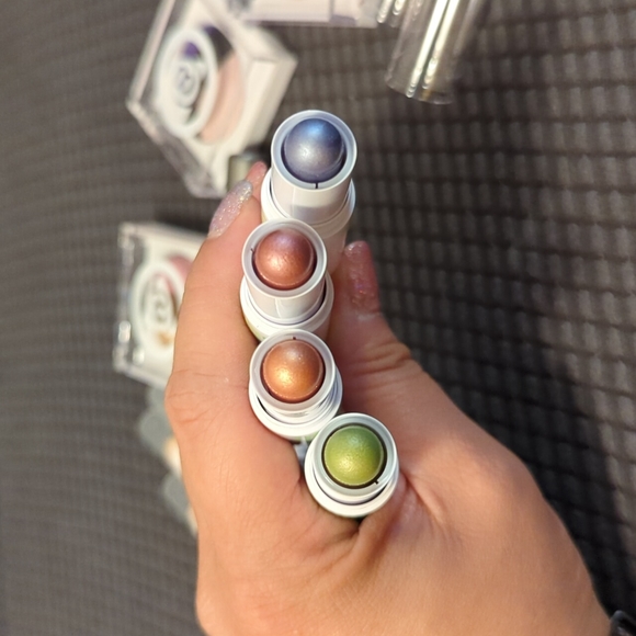 *Free* NWOT Mary Kay Make Up - Picture 4 of 5